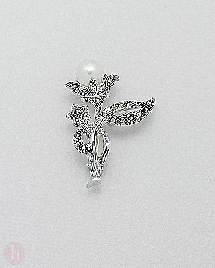 Brosa din argint model floare cu marcasite si perla alba