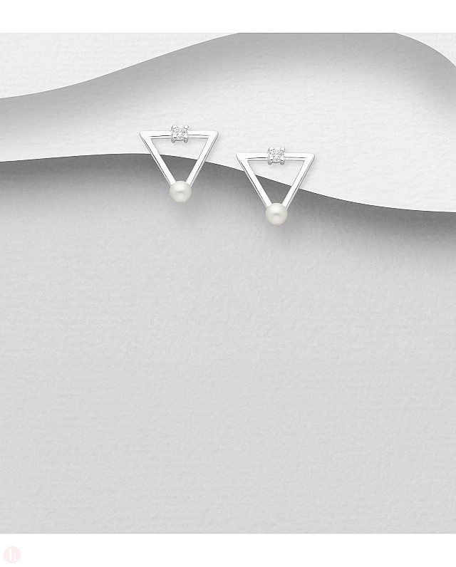 Cercei mici din argint model triunghi cu perle si cristale
