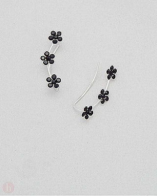 Cercei argint agrafa alungiti pe lobul urechii cu flori negre